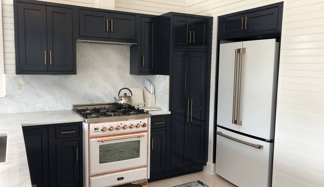 Renovated Luxury home Sumner’s Crescent Walk to Mikes Bites, E. Beach & Shoal’s