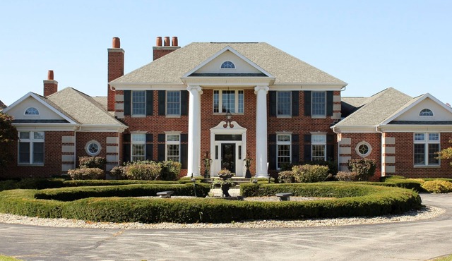 Renovated luxury villa with 7 bedrooms 5 bathrooms. Located on 40 acres of land.