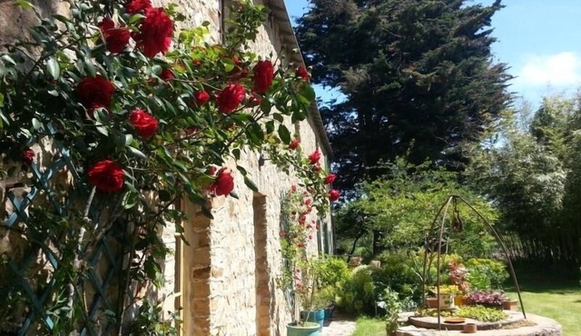 Renovated Master House, Quiet Countryside, Modern Comforts, Near Beaches and Nantes Attractions