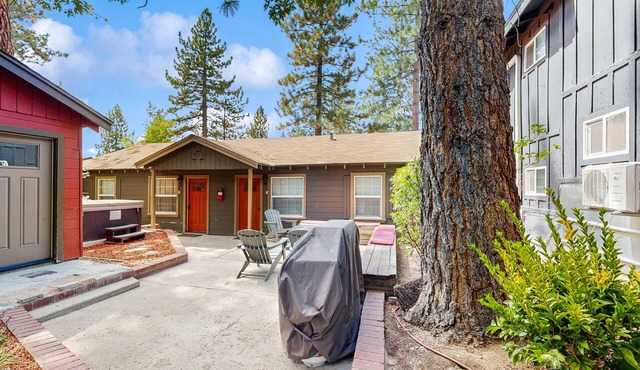 Renovated Modern Retreat with Hot Tub | Walk to Lakeside Beach & Gondola