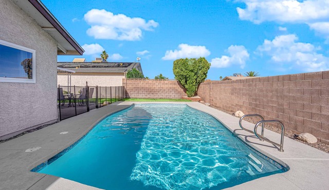 Renovated Modern Home with Pool. Minutes from the Las Vegas Strip