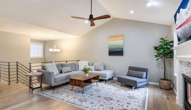 Renovated Modern Townhome in the heart of Holladay