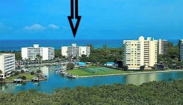 Renovated Ocean-View 7th Floor Condo Walk to Vanderbilt Beach Pool + Kayak