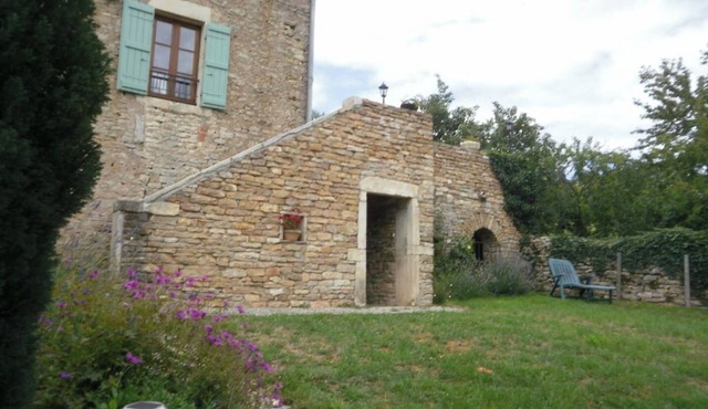 Renovated old house on wine estate