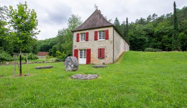 Renovated old mill, nature and charm, Dordogne