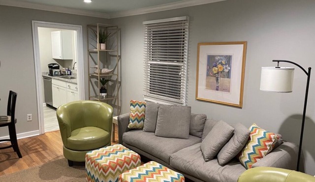 Renovated Old Village Charmer, 1 mile to Shem Creek