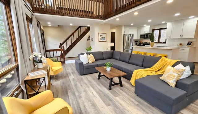 Renovated Open-Concept Pocono Home Game Room, Fireplace, Close to All