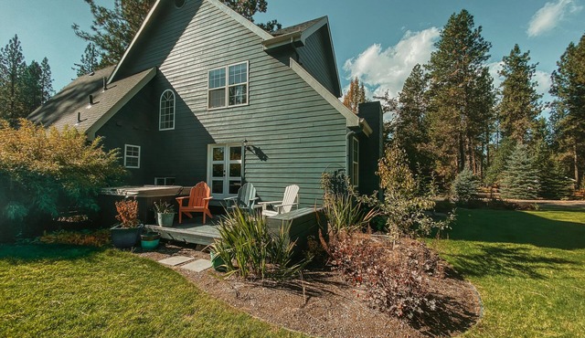 *RENOVATED* Peaceful Home Near Green Bluff, Wedding venues, Ski Resorts & Lakes