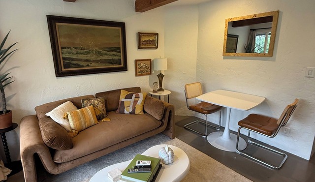 RENOVATED private, quiet one-bed in the Hollywood Hills - views and parking!