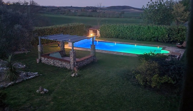 Renovated, quiet house with swimming pool