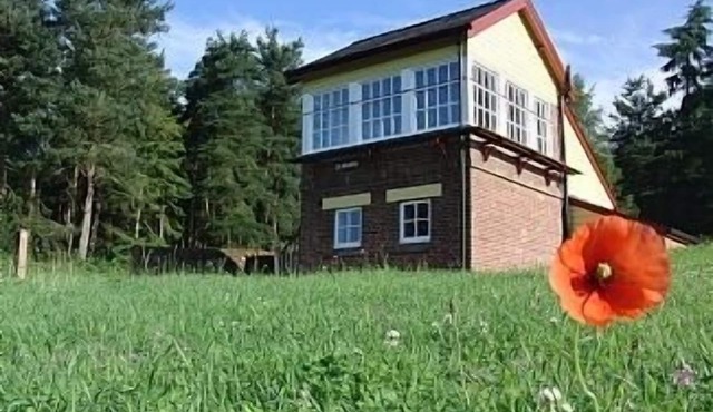 Renovated Railway Signal Box In A Tranquil Location & perfect for stargazing
