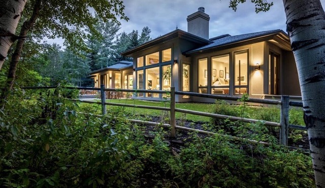 Renovated, refined, immaculate single-story mountain home 2 miles south of Baldy