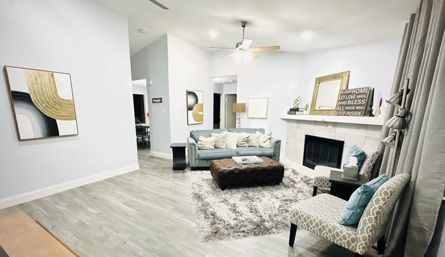 Renovated retreat 5 minutes or less from hospitals, highways, & foodie markets!