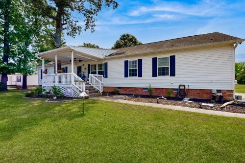 Renovated Retreat with Private Pool and Hot Tub