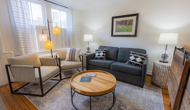 Renovated Row Home in the heart of Downtown Annapolis.Two blocks to everything