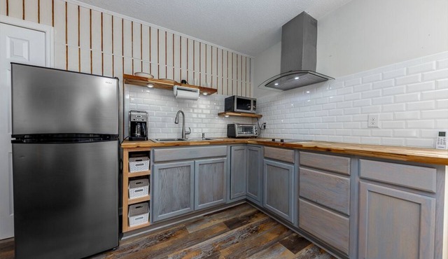 Renovated Rustic Charm!