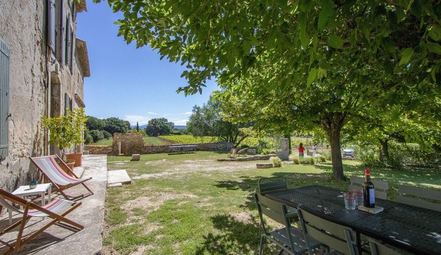 Renovated stone farmhouse with swimming pool & garden - Drôme Provençale