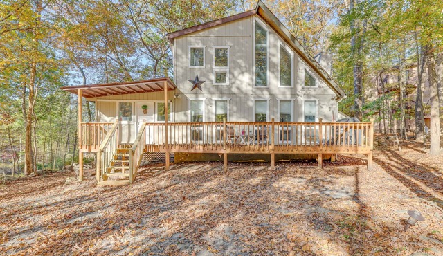 Renovated Saw Creek Chalet w/ amenities near Shawnee Mtn & Bushkill Falls!