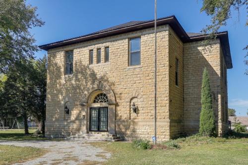 Renovated Schoolhouse with Piano and Private Deck!