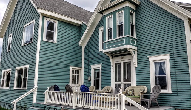 Renovated Second-Floor Retreat in Pemaquid Beach Village Unit 2: