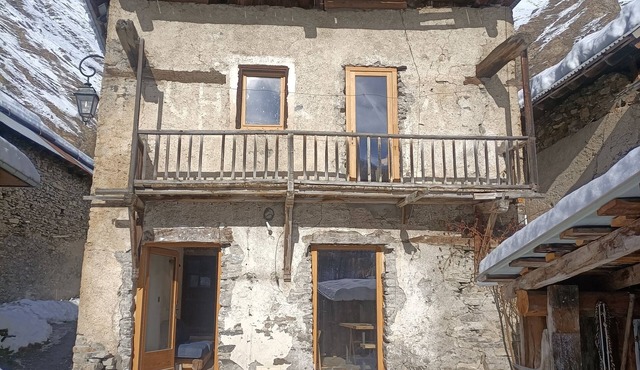 Renovated sheepfold near the slopes ideal for 2 families