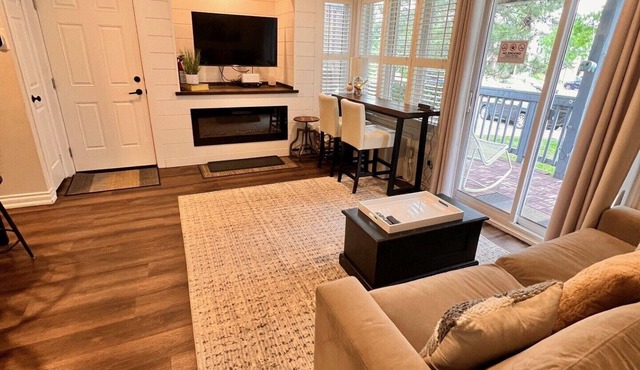 Renovated, Ski In Ski Out Corner Unit for Fun Getaway