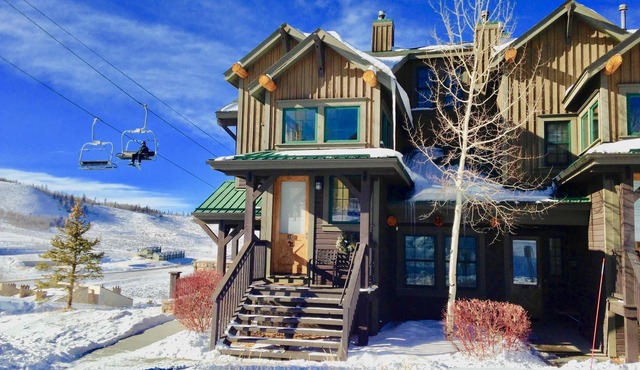 Renovated, Ski-in/out, 2Bed/2Bath Condo; n25 Steps to Slope, KickingHorse Lodges