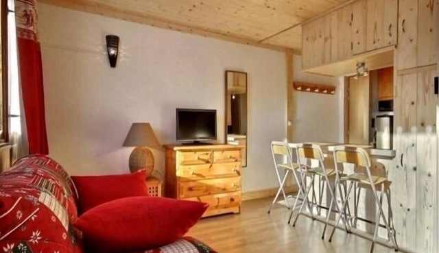Renovated south studio with balcony, 3/4 pers., ski-in/ski-out