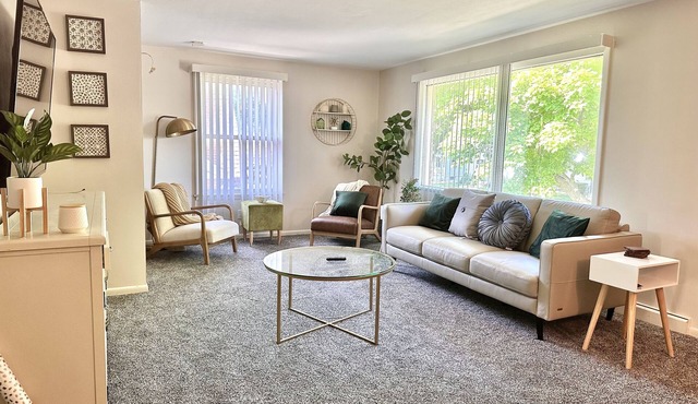 Renovated, Spacious & Cozy 2BR Upper Unit in the Heart of Milwaukee