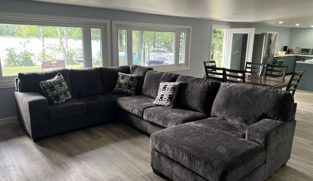 Renovated spacious water front cottage great for families, 4 beds, fireplace/pit