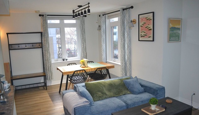Renovated, Spotless 2BR Townhouse: Private Patio, Parking & by Subway!