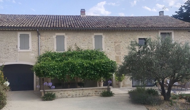 Renovated stone farmhouse with pool and views of Mont Ventoux