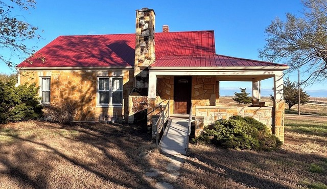 Renovated stone farmhouse- Quiet Country Stay