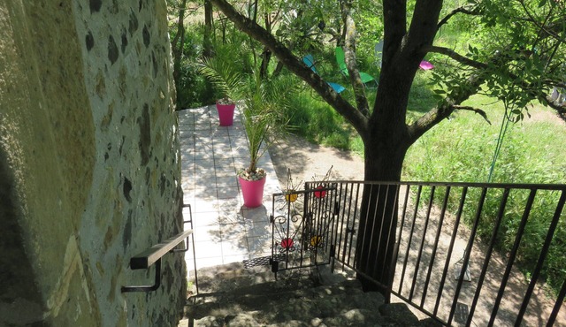 Renovated stone farmhouse on wooded land near Lake Salagou in the Hérault