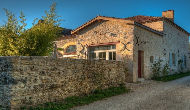 Renovated stone house with swimming pool - 150 m from the medieval castle of Larressingle