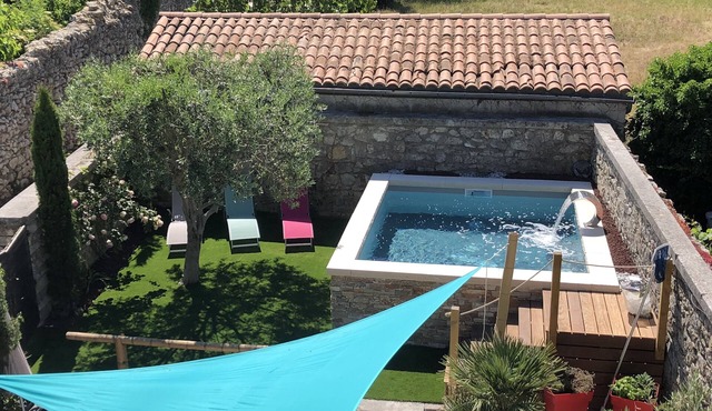 Renovated stone house in the center of the village, A/C and swimming pool