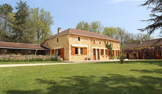 Renovated stone house with swimming pool, quiet in the countryside, air conditioned, wifi