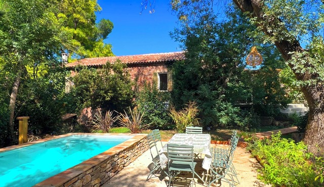 Renovated stone house, in the heart of the vineyards, with private heated swimming pool