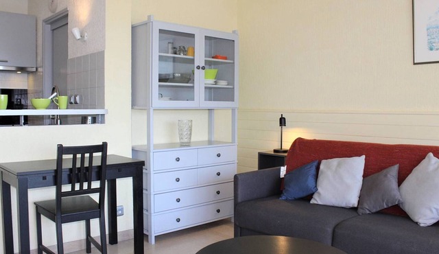 Renovated studio by the sea in Villeneuve-Loubet