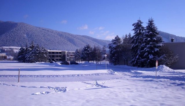 Renovated studio, 4 people, balcony, at ski slopes, parking