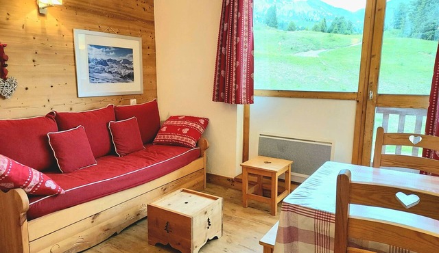 Renovated studio-cabin, south balcony, ski-in/ski-out, 4 pers, Plagne Villages
