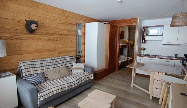 Renovated studio 4 pers - Direct ski access - Balcony