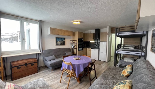 Renovated studio at Super Sauze, slopes access, sleeps 5-6.