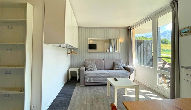 Renovated studio cabin with equipped kitchen in Les Menuires