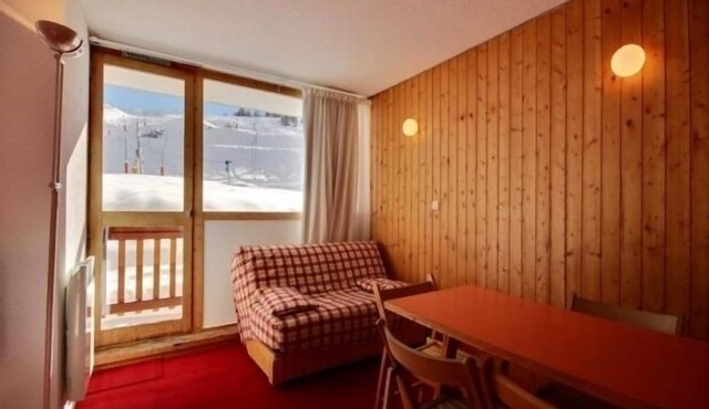 Renovated studio for 4, ski-in/ski-out