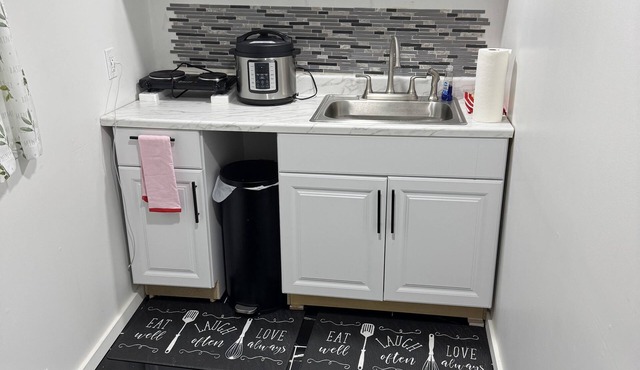 Renovated studio in basement of a house in Minneapolis. 10 min from downtown.