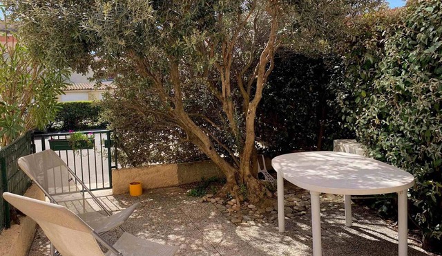 Renovated studio near beach with air conditioning and parking