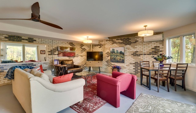 Renovated Studio on 5 Acres - Near Vineyards!