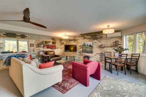 Renovated Studio on 5 Acres - Near Vineyards!