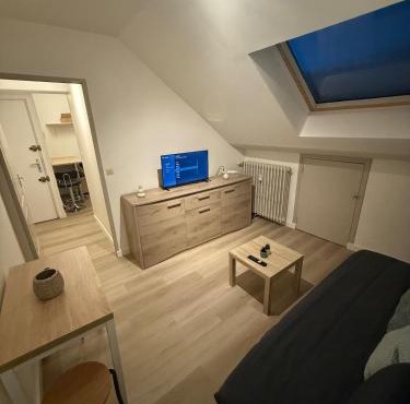 Renovated studio Place Saint-Sauveur, Caen city center